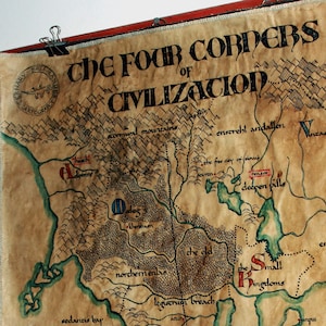 Carte TEMERANT, carte Le nom du vent, quatre coins de la civilisation. (Veuillez lire la description). Entièrement fait main. Imite le parchemin