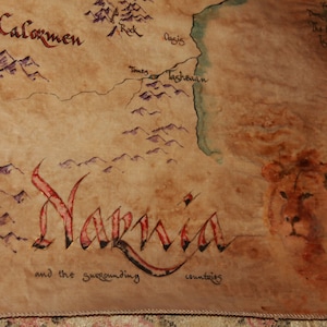 Carte fantastique dessinée à la main, carte réaliste. (Veuillez lire la description). Entièrement fait main. Imite le parchemin.