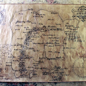 ARCANUM, carte du monde d'Arcanum (Veuillez lire la description). Entièrement fait à la main. Imite le parchemin