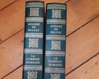 Honoré de Balzac, " La comédie humaine" ,  2 livres en français, livres reliés cuir vert et or, décoration bibliothèque beaux livres reliés