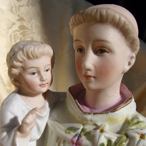 Statue of Saint Anthony of Padua and Child Jesus, Christianity, Catholic religion religious object, religious altar, lost object, 30 cm. - .br Statue of Saint Anthony of Padua and Child Jesus, Christianity, Catholic religion religious object, religious altar, lost object, 30 cm. - .br