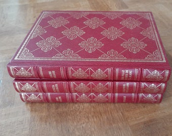 lot de 3  livres anciens en français, livres reliés en cuir rouge, Anne Philippe,Highsmith, Gallois , décoration bibliothèque livres anciens