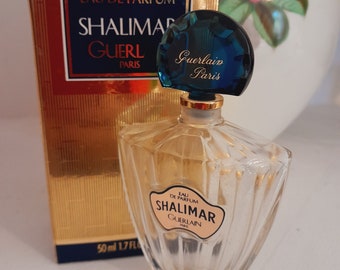 Shalimar , eau de parfum Guerlain Paris  , flacon 50 ml avec sa boite d' origine,   collection de flacons de  parfums français