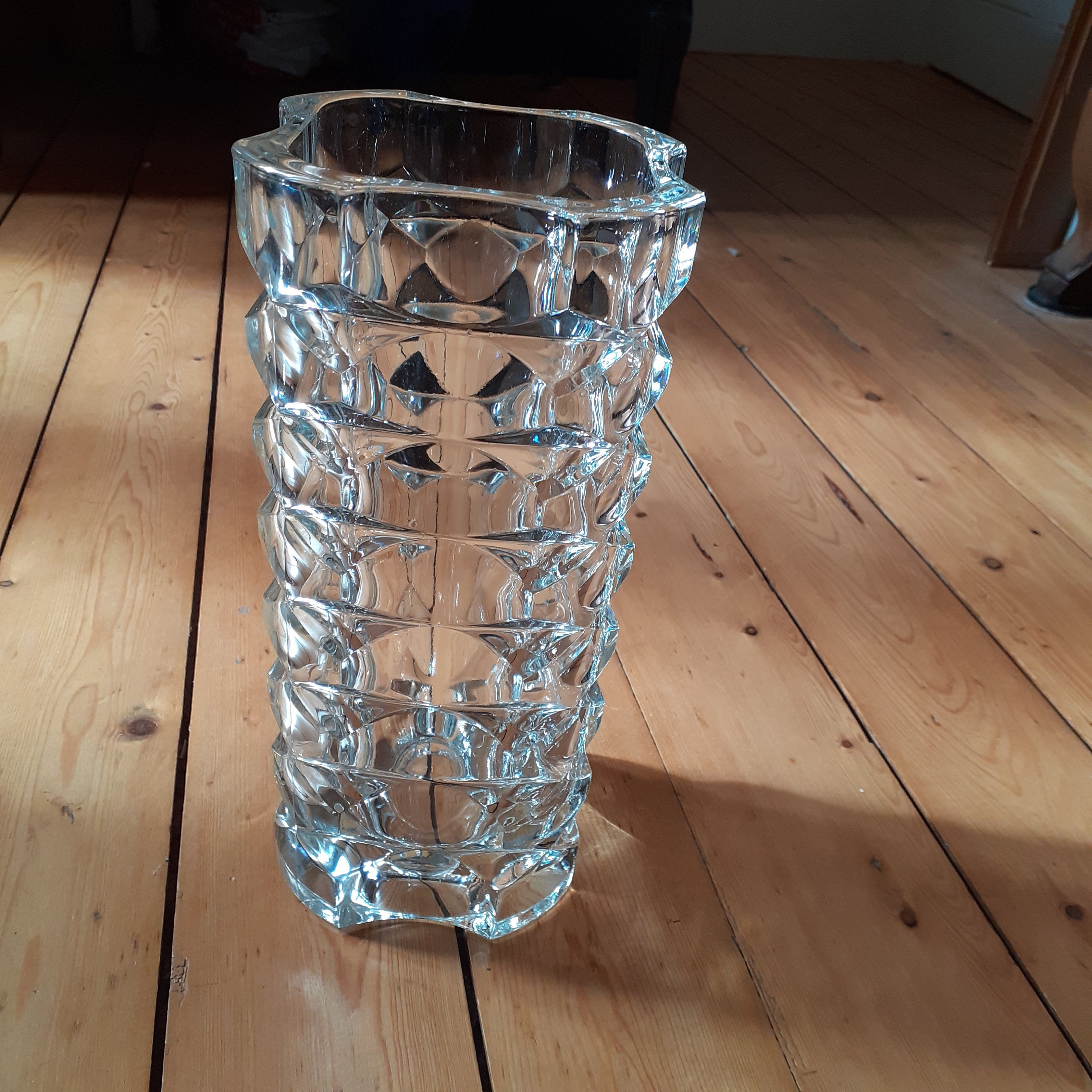 Grand Vase Carré en Cristal à Facettes Vintage Des Années 1970, Verrerie Design Français , Décoratio