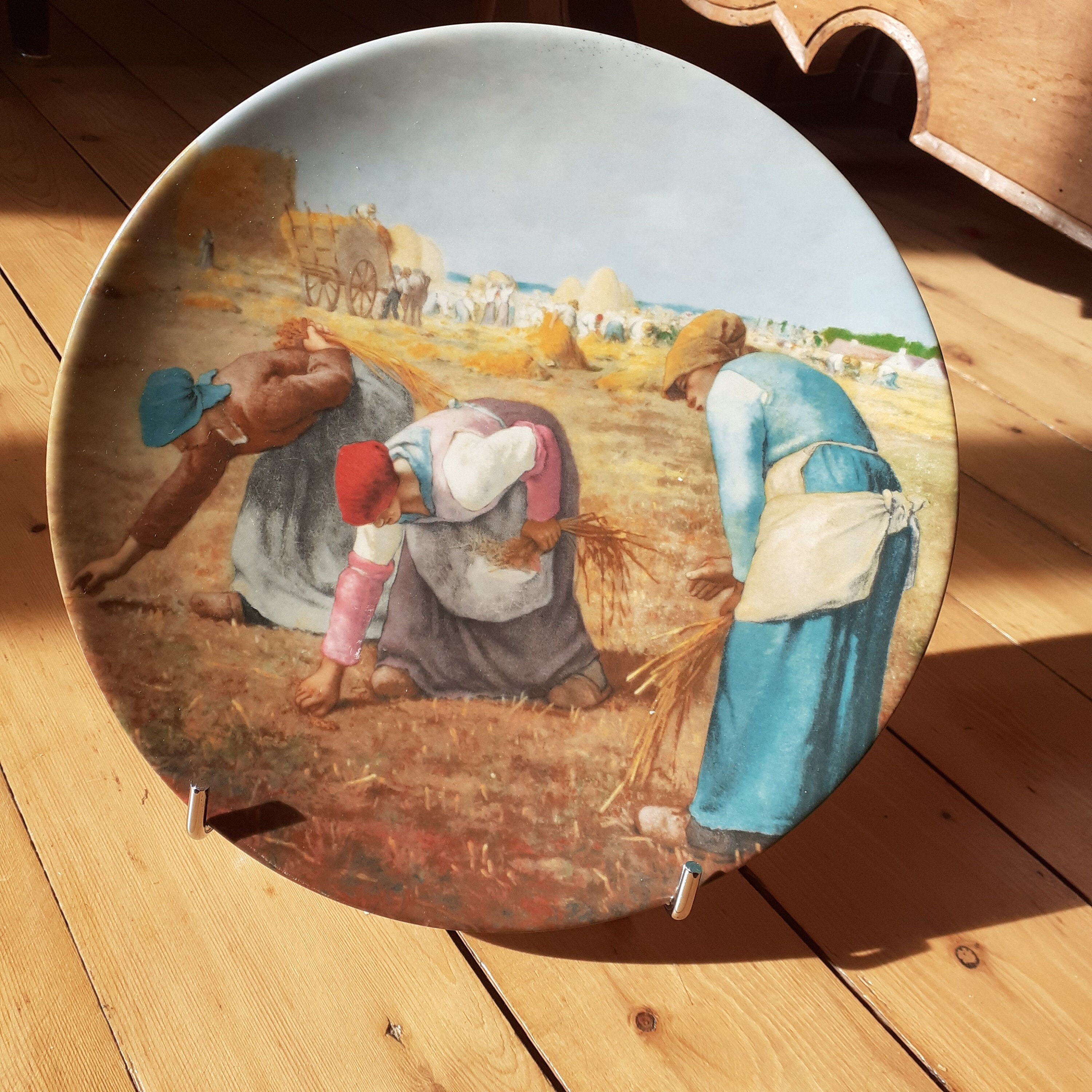 Assiette Décorative en Porcelaine de Limoges Signée P. Lenoir , Le Ramassage Du Blé Pendant Les Mois