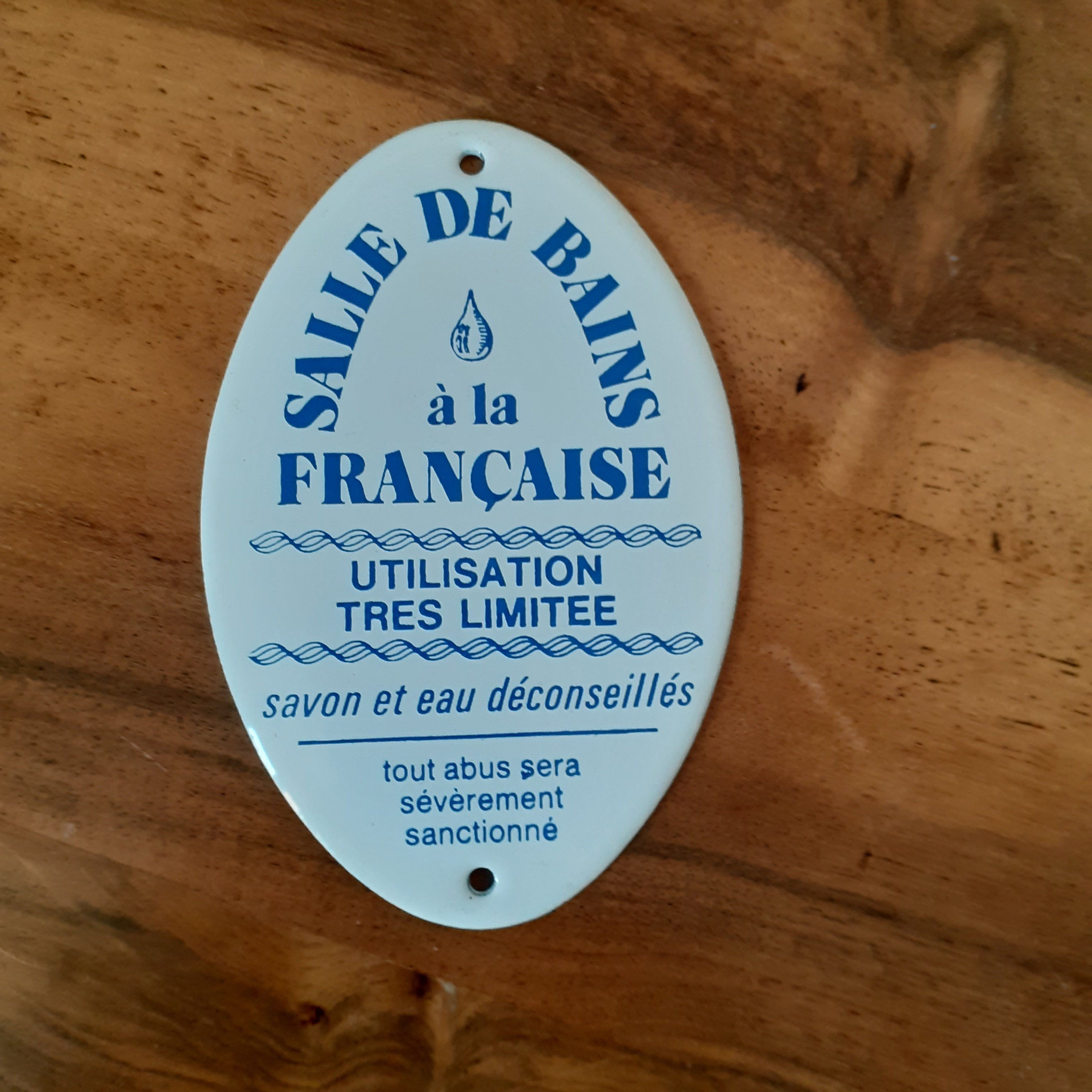 Petite Plaque Émaillée Humoristique Pour Salles de Bains, Fabrication Française , Neuve Stock, Décor