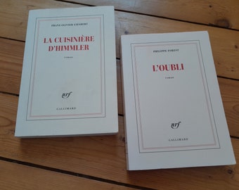 lot de 2  livres NRF Gallimard , romans classiques en français , Forest et Giesbert, décoration bibliothèque livres éditions Gallimard