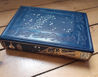 Jules Verne, Extraordinary Voyages "Adventure of Captain Hatteras" beautiful bound book in French, beautiful library book decoration