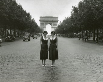 Paris, Arc de Triomphe, binoculars, 1990 reproduction of a black and white photograph from the 60s. wall decoration