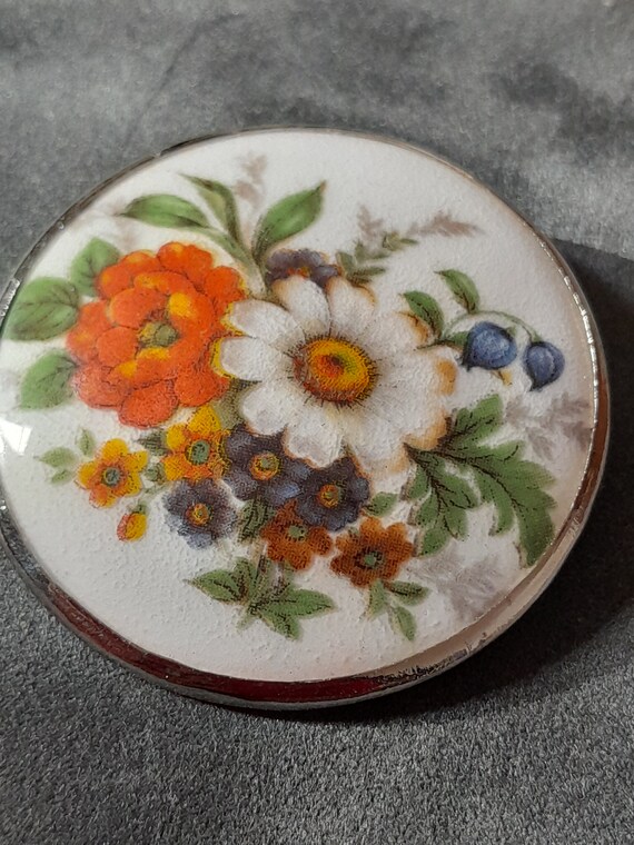💎 Ancienne Broche En Porcelaine épaisse Et Laiton - Fleurs émaillées En Relief - Vintage