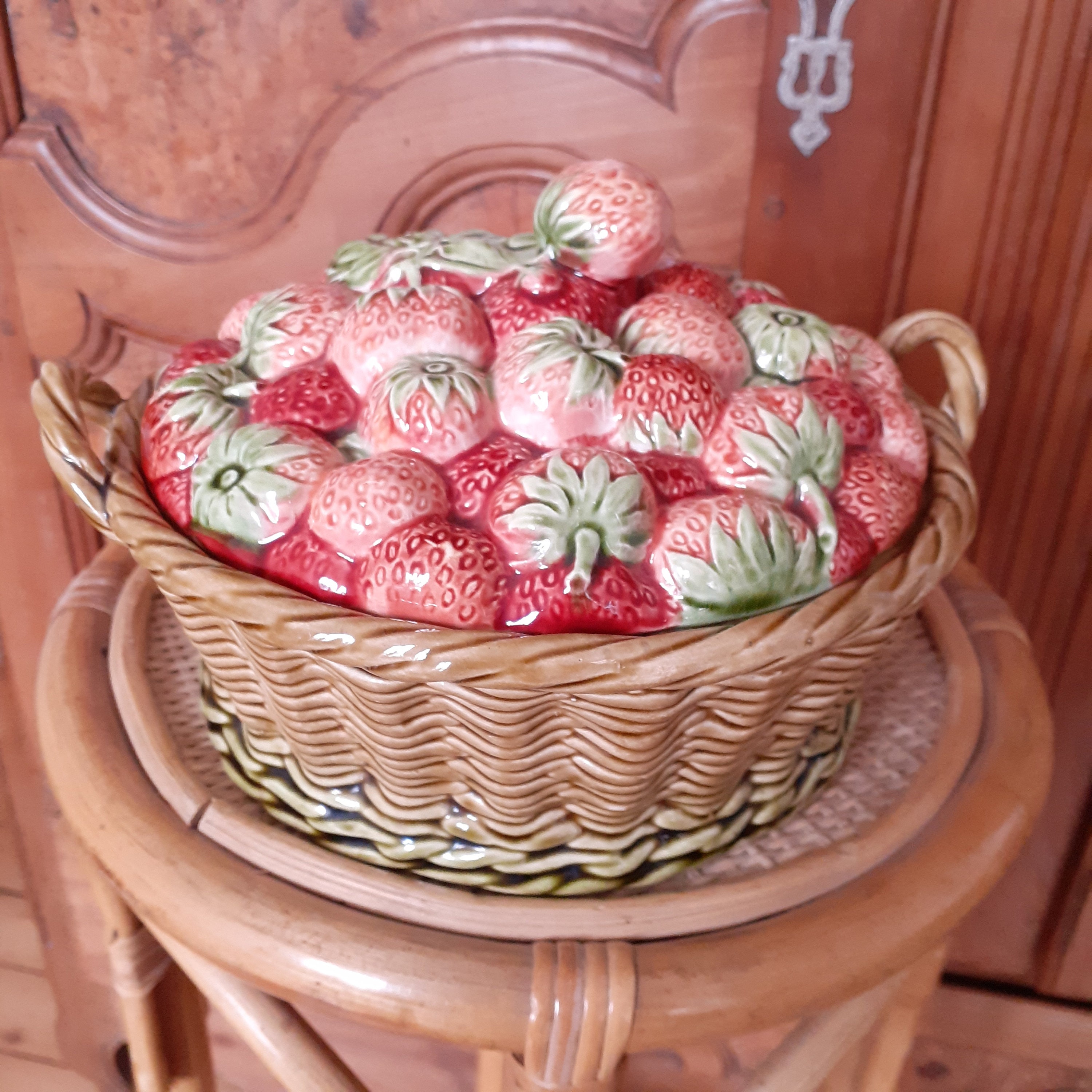 Panier à Fraises , Céramique de Sarreguemines, Plat en Barbotine Décor Fraises, Décoration Cuisine C