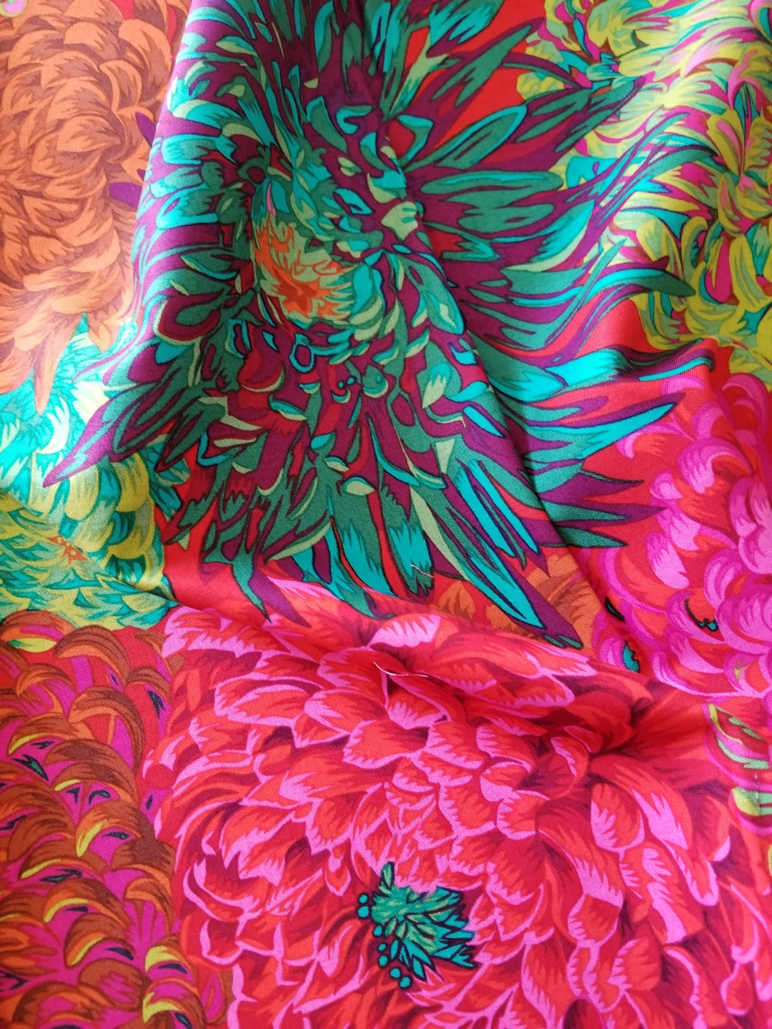 FABRIC: Japanese Chrysanthemum SCARLET by Philip Jacobs for the Kaffe ...