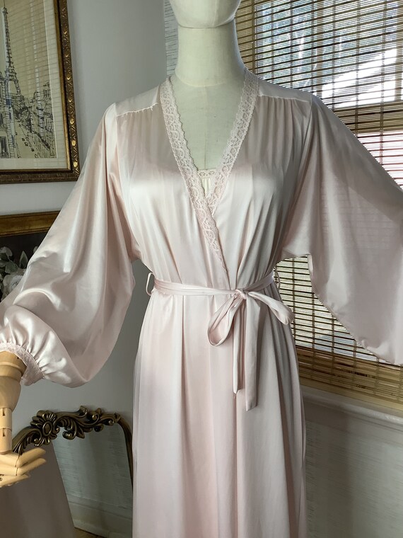 Vintage Miss Elaine blush pink robe with pockets and … Gem