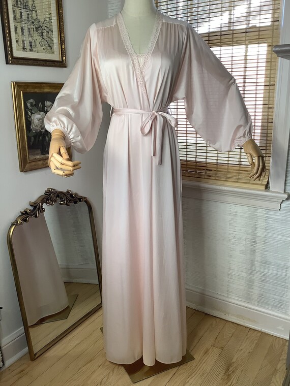 Vintage Miss Elaine blush pink robe with pockets and … Gem