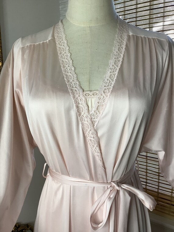 Vintage Miss Elaine blush pink robe with pockets and … Gem