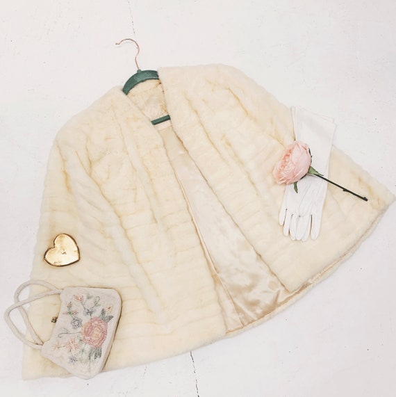 Elegant 1950s Cream Fur Saks Fifth Avenue Cape siz