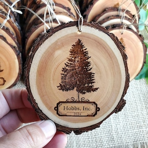 Custom made Rustic Wooden Ornaments Bulk Engraved Wood Christmas Ornaments Business logo Christmas Party Natural Tree Round Wedding Favors