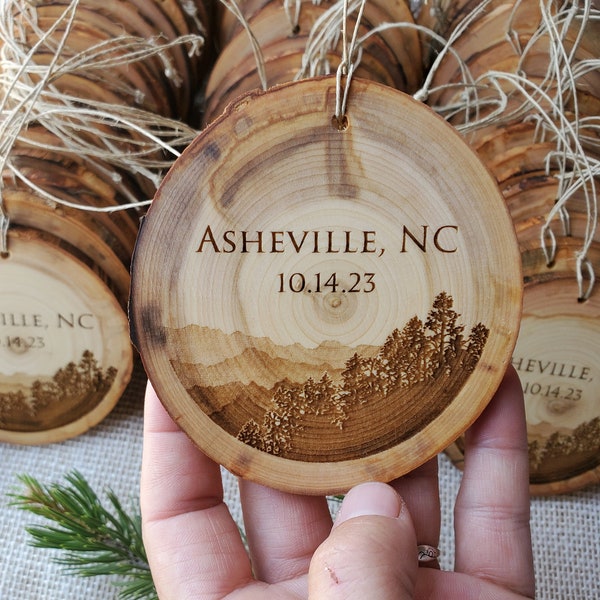 Engraved Wooden Ornaments, Bulk Personalized Wood slice Ornaments, Natural Party favors, Christmas ornaments, Wedding Favors, Family Reunion