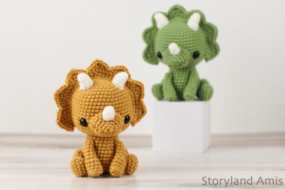 PDF 編みぐるみ トリケラトプス 恐竜 かぎ針編みパターン - Etsy 日本