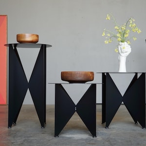 Moderner 'Butterfly' Beistelltisch/Blumentisch