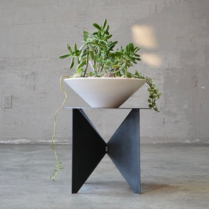Modernist Steel Side Table/Plant Stand imagem 2