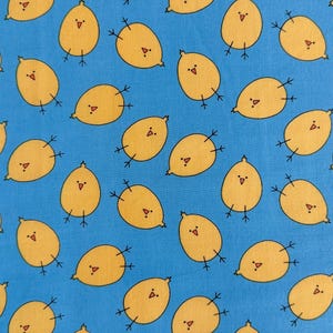 Tela de pollito amarillo, tela acolchada de algodón azul, Andover Fabrics