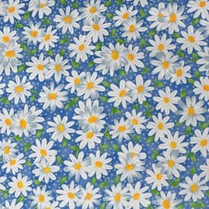 Tecido 100% algodão Blue Packed Daisies, Keepsake Calico Quilters, algodão durável, peso médio, por quarto, meio e jarda inteira