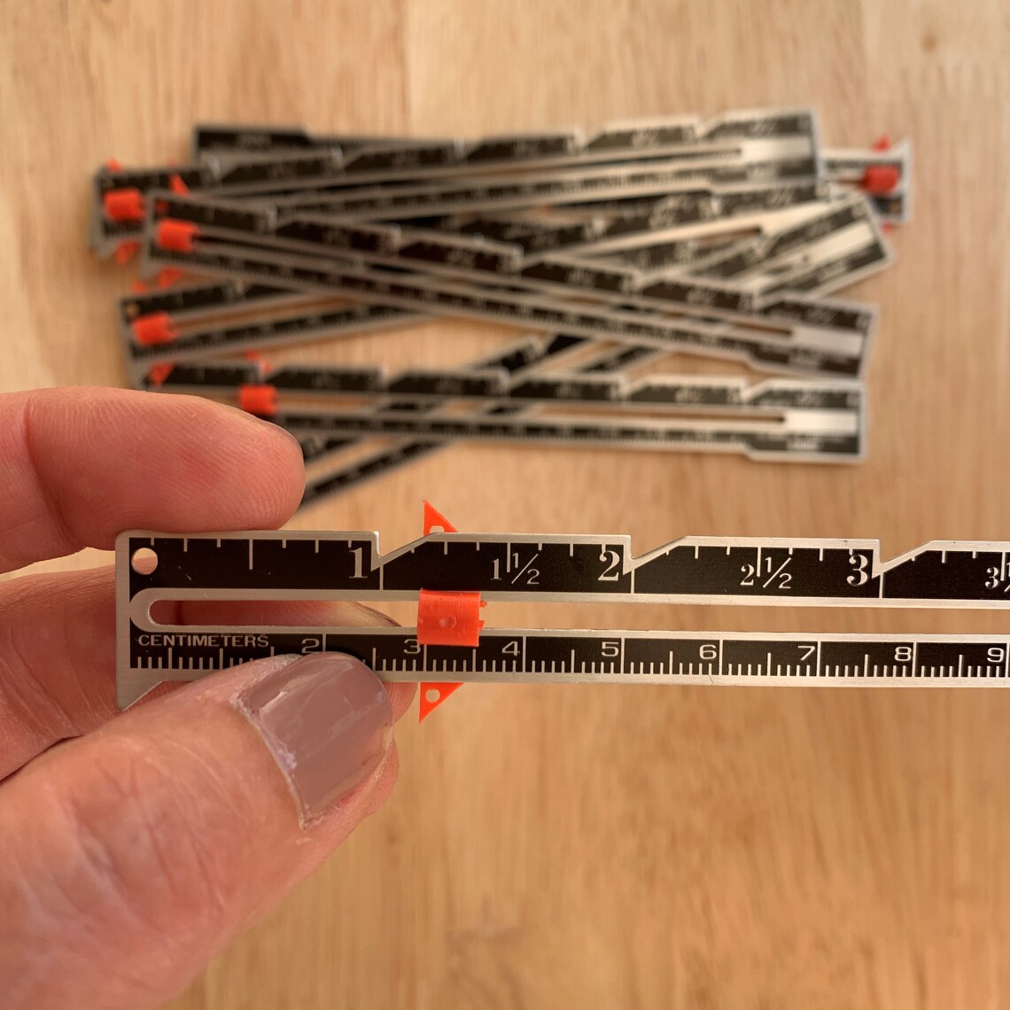 2 Pieces Sewing Gauge Metal Sliding Gauge Sewing Measuring Tool Quilting Gauge Ruler For Knitting Crafting Sewing Hemming Measuring Beginner Supplies