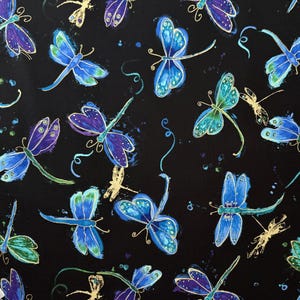 Dragonfly Toss de Timeless Treasures, colección Fly By Night, tela 100 % algodón premium, algodón de peso medio para acolchado.