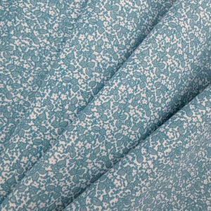 100% Baumwolle Quilters Calico auf hellblauem, kleinem blauem Blumendruck-Stoff, Quilting Baumwolle, Bekleidungs- und Bastelstoff, erste Qualität Baumwolle
