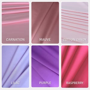 Puede incluir: Una cuadr&iacute;cula de seis muestras de tela en varios tonos de rosa y morado. Los colores est&aacute;n etiquetados como Carnation, Mauve, Cotton Candy, Lilac, Purple y Raspberry. Cada muestra muestra la textura suave y plegada del material textil.