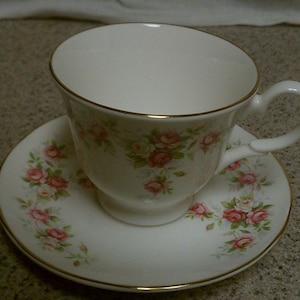 Royal Court White with roses teacup and saucer, Vintage teacup and saucer, Vintage bone china teacup and saucer, Mid Century collectible