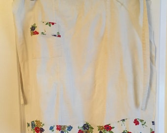 Vintage white and floral  waist apron, kitchen apron, apron, vintage apron, floral apron, housekeeping apron