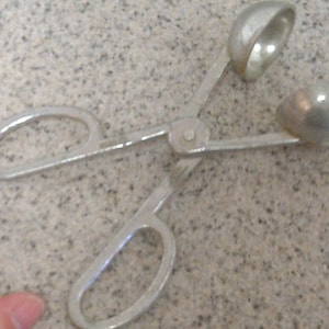 Melon baller, melon ball making utensil, vintage melon baller, vintage aluminum kitchen utensil, cooking utensil, vintage kitchen gadget