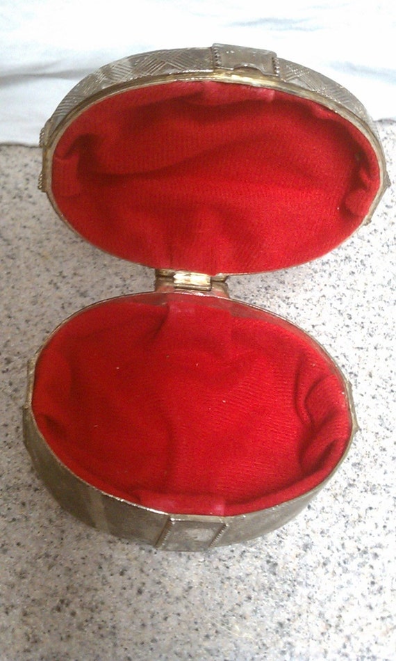 Vintage silverplate oval hinged jewelry trinket b… - image 3