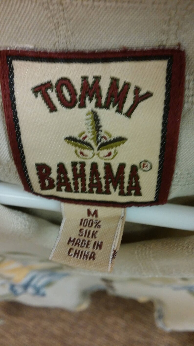 Vintage Tommy Bahama Silk Men's Hawaiian Medium Sized Short Sleeve