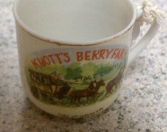 Souvenir miniature Knotts Berry Farm Califorinia china mug