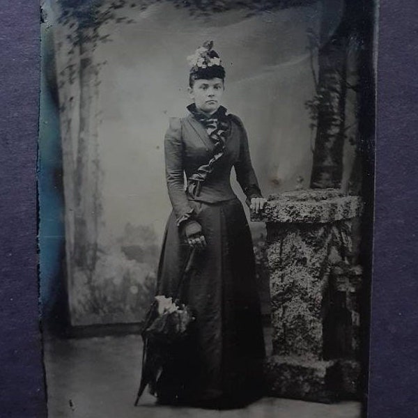Woman with parasol antique TINTYPE photo fashion lady hat gloves pretty 1/6th plate