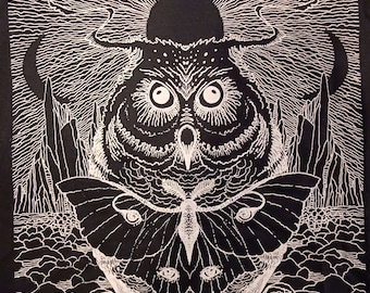 STRANGE FAMILIARS podcast – The Eyes of Night – t-shirt – paranormal – high strangeness – owl – luna moth