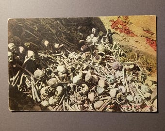 Friedhof Postkarte – Schädel – Knochen – Kuriosität der Woche #154