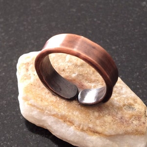 Anillo de cobre ajustable, alambre de cobre calibre 6, pátina, banda de 1/4 de pulgada (6,35 mm) de ancho, hecho a mano por JW