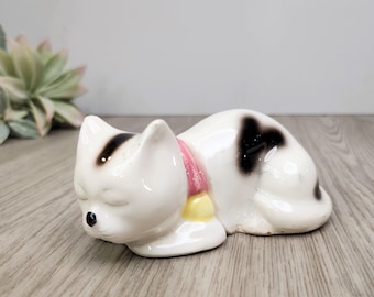 60s Vintage Sleeping Kitty Cat Salt and Pepper Shakers-Made in Japan