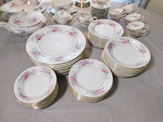 Covered serving clearance platter