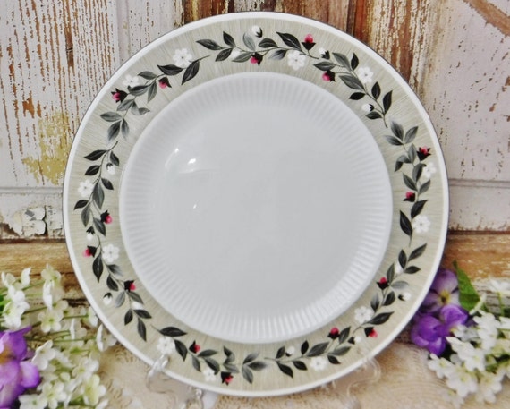 Vintage Wedgwood Dinner Plate-rare Louisiana Pattern English 