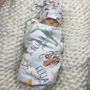 Manta de bebé personalizada con animales del océano: tiburón y ballena imagen 3