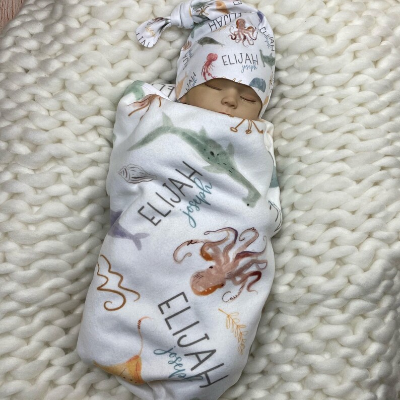 Manta de bebé personalizada con animales del océano: tiburón y ballena imagen 3