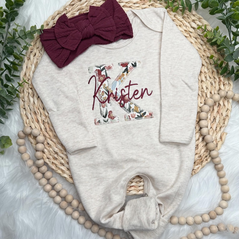 Personalized baby girl gown and bow set | Vintage floral oatmeal coming home outfit Sage Burgundy immagine 3