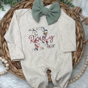 Personalized baby girl gown and bow set | Vintage floral oatmeal coming home outfit Sage Burgundy immagine 4