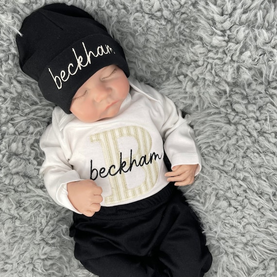 Neutral baby coming home outfit 2025