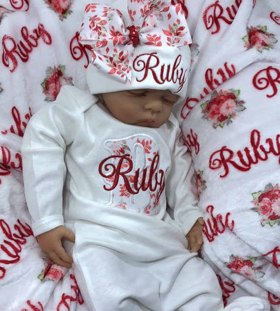 Gepersonaliseerde babyjurk Floral Personalized Infant Gown Neem Home Outfit mee naar huis Kleding Meisjeskleding Pyjamas & Badjassen Pyjama 